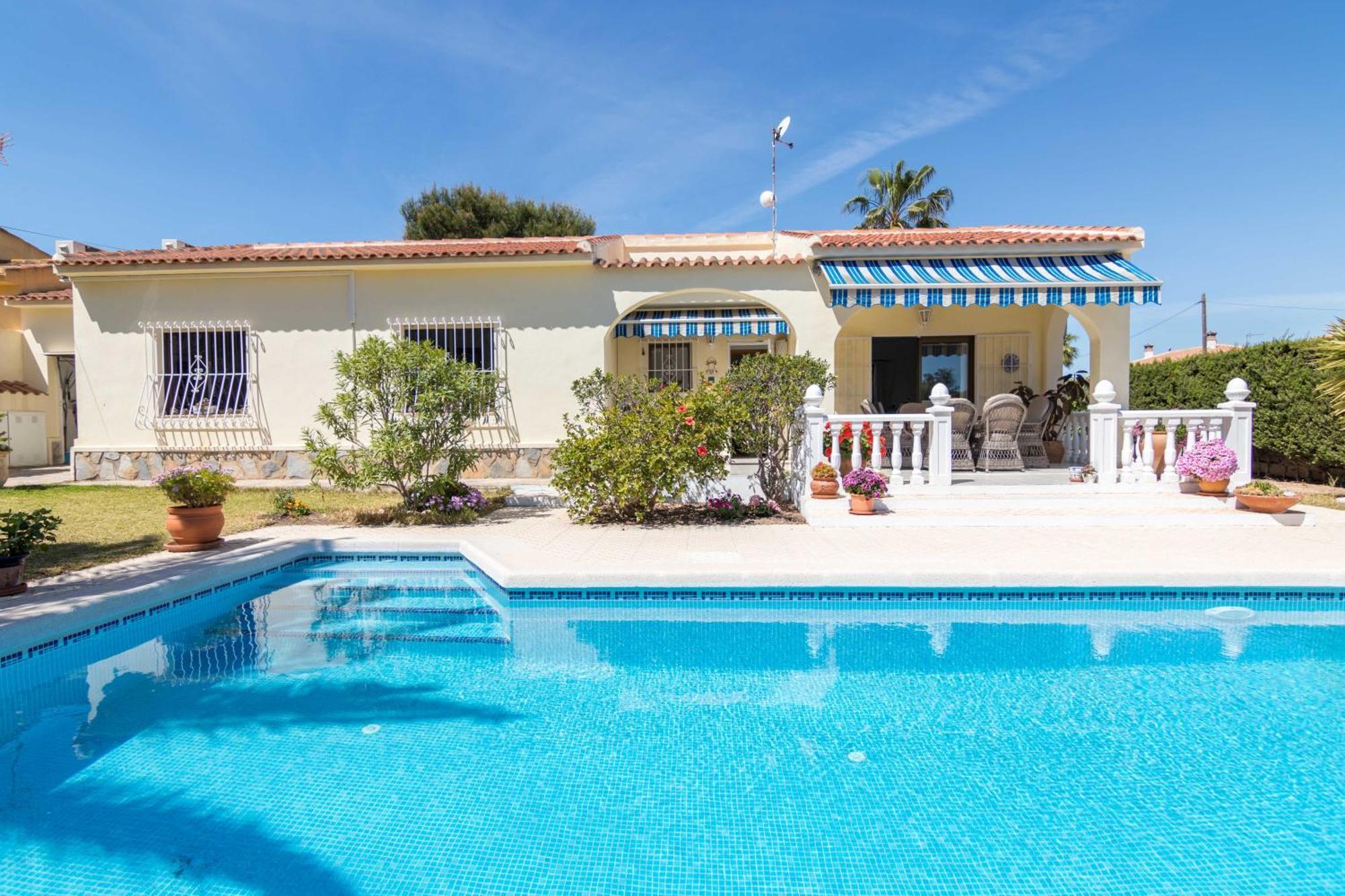 Charming One-Floor Villa With Private Pool In Los Balcones Torrevieja Exterior photo
